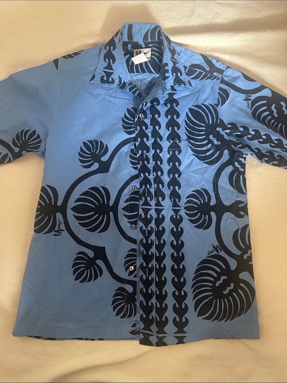 Casual Blue Short-Sleeve Button-Down Shirt with Black Tropical Print
